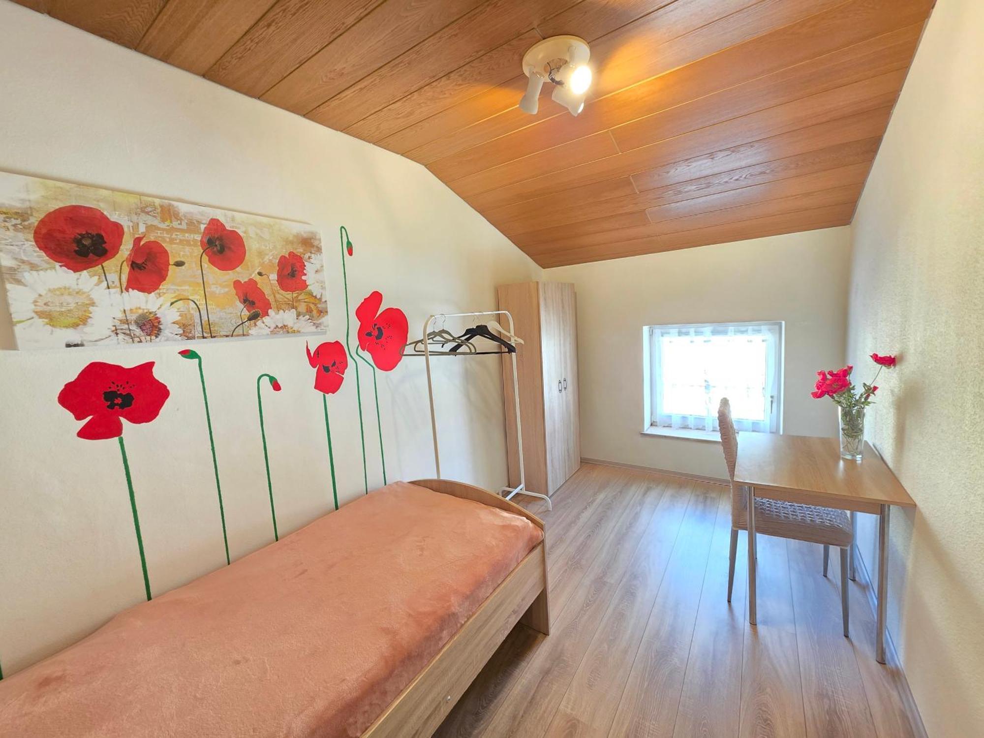 Elena Flat Mohn Zentrum Duisbourg
