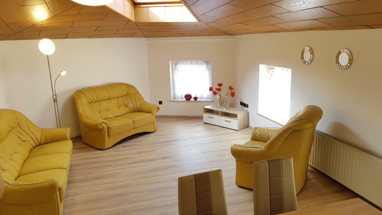 Zentrum Mohn, 5 Min Zu Fuß Von Hbf, Düsseldorf Messe Und Flughafen 35 Min Apartment *